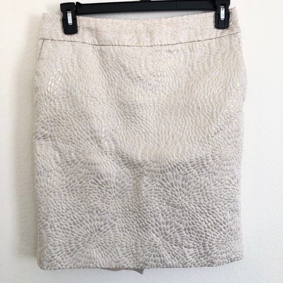 Ann Taylor Short Embossed design skirt w/ gold threading 8 - Picture 1 of 9